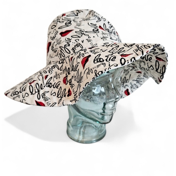 DVF Love Is Life Floppy Sun Hat Wide Brim Graphic Lips Lightweight NWT main image 5